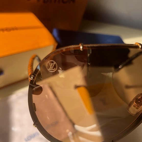 Louis Vuitton - Picture 4 of 7